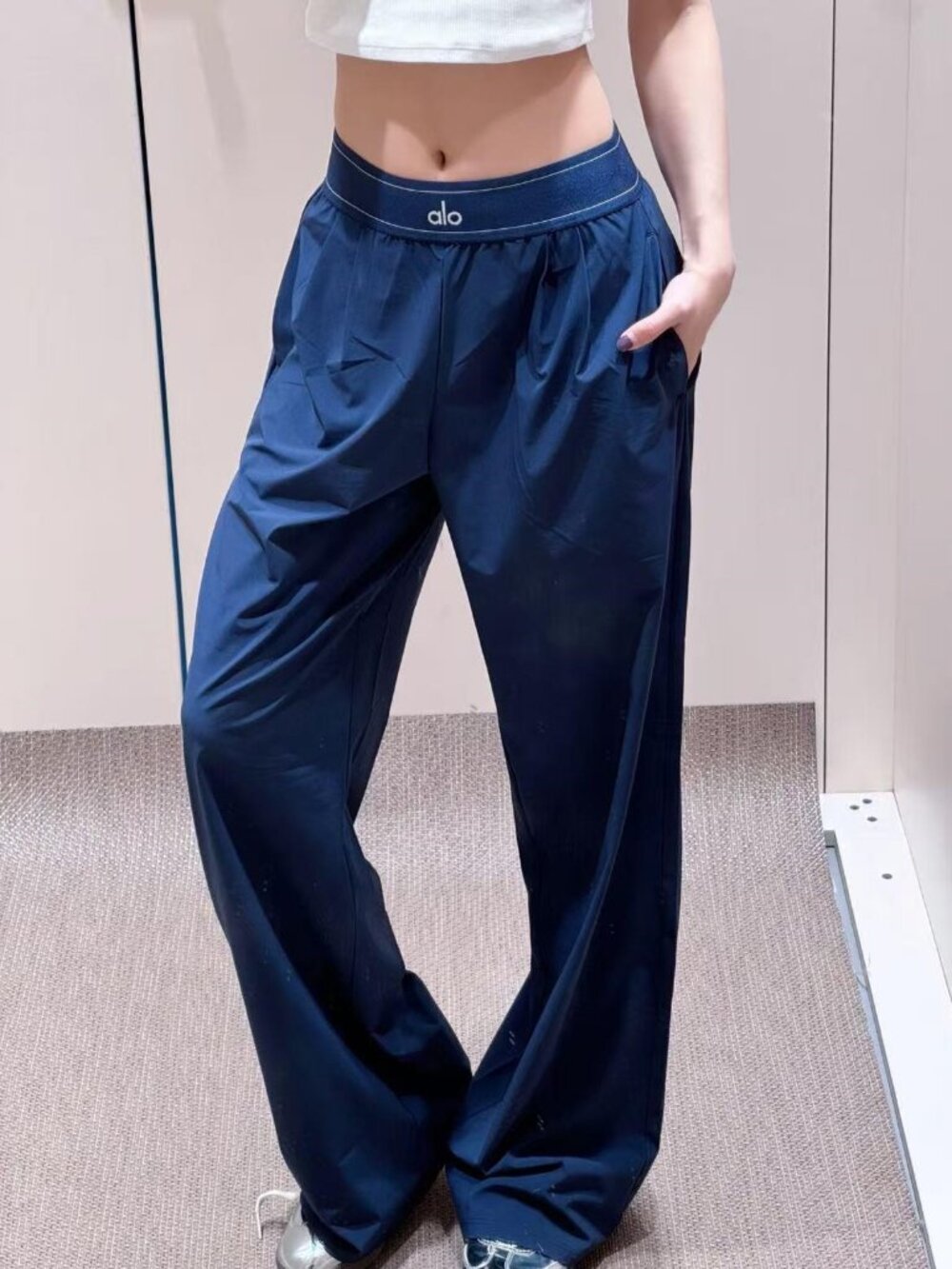 Brand new with tags🌊ALO Yoga Set Navy Blue (Regular Size 30 inches)